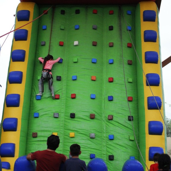 Muro de escalar inflable