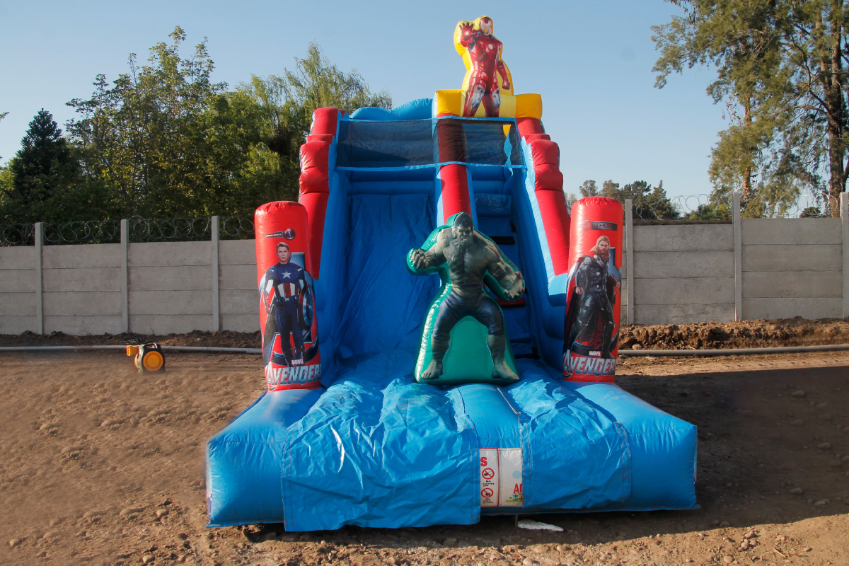 Arriendo de juegos inflable modelo Tobogán Marvel 7X4 Arca de Samuel