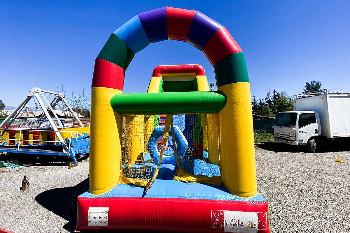 Arriendo de juegos inflable modelo Tobogán Arcoiris 7X4 Arca de Samuel
