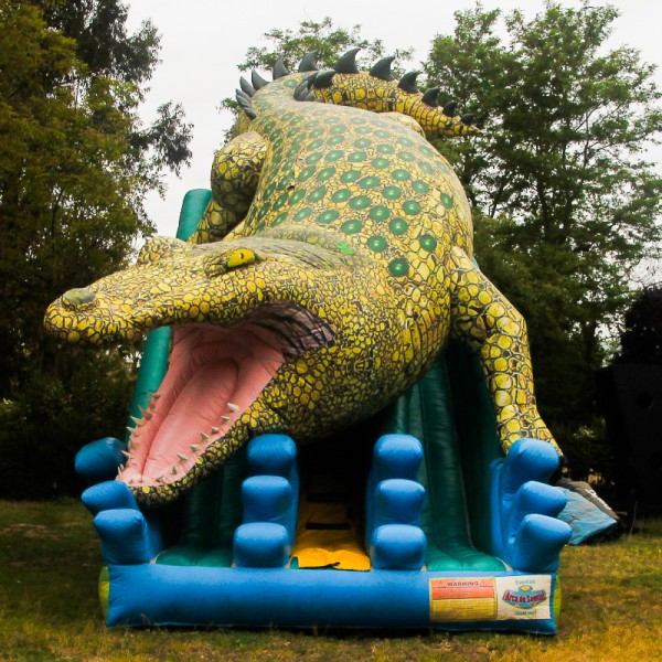 Arriendo de juegos inflable modelo Tobogán Lagarto cocodrilo 10X55 Arca de Samuel