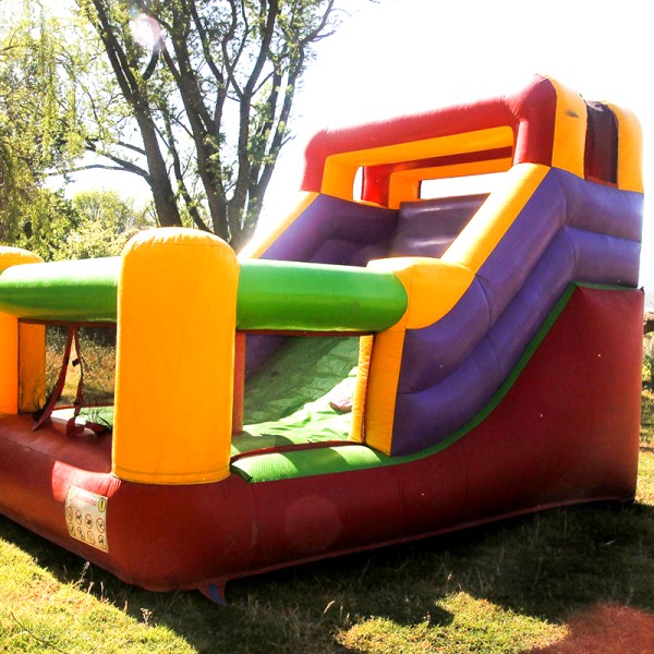 Arriendo de juegos inflable modelo Tobogán Mini 5X3,5 Arca de Samuel
