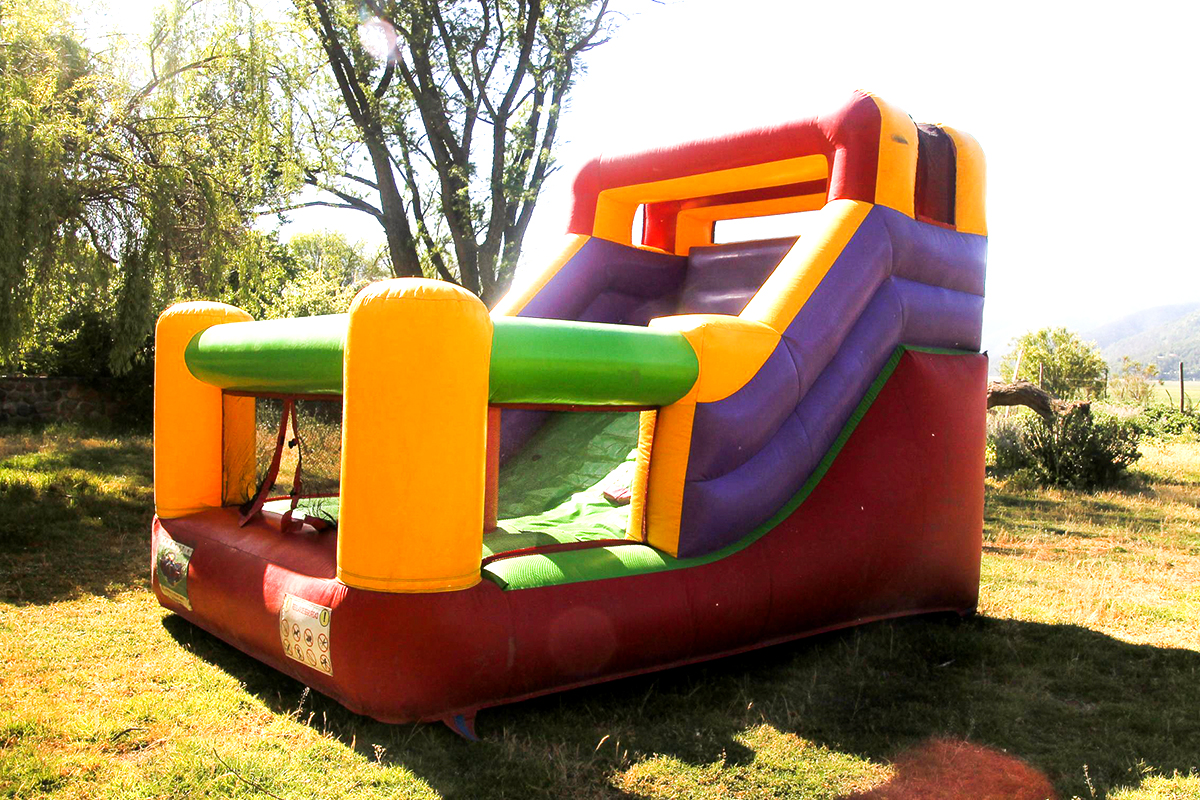 Arriendo de juegos inflable modelo Tobogán Mini 5X3,5 Arca de Samuel