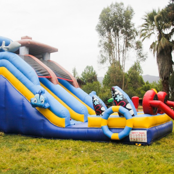 Arriendo de juegos inflable modelo Tobogán Museo 8X3,7 Arca de Samuel